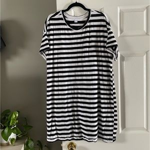 🌷4/$25🌷Striped tee dress